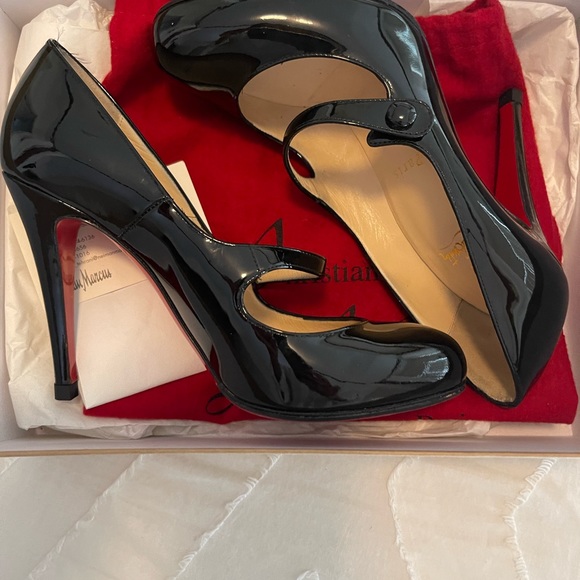 Super classy Red bottoms- size 7. Worn less than 5 times - Picture 8 of 10